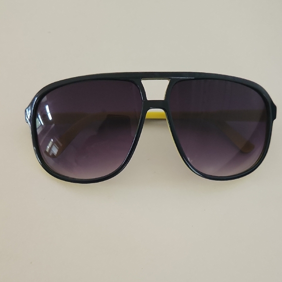 Stylish Black and Yellow Sunglasses - Picture 9 of 11